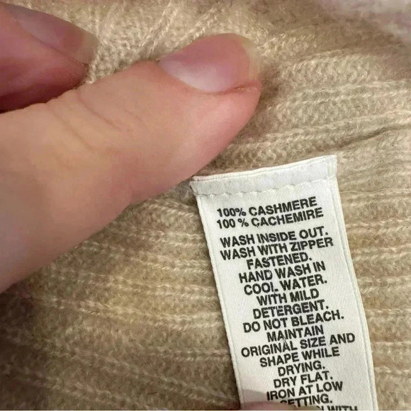 Cashmere saks fifth Ave women’s cashmere sweater cream scoop neck size XS - Picture 11 of 11